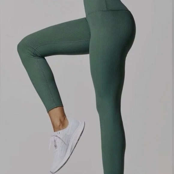 Carbon 38 Matching Set Ribbed 7/8 Leggings + Bra Top - Picture 2 of 13